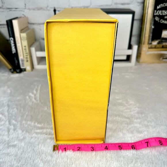 FENDI Magnetic Closure Large Box with tissue paper NICE! - Picture 10 of 11